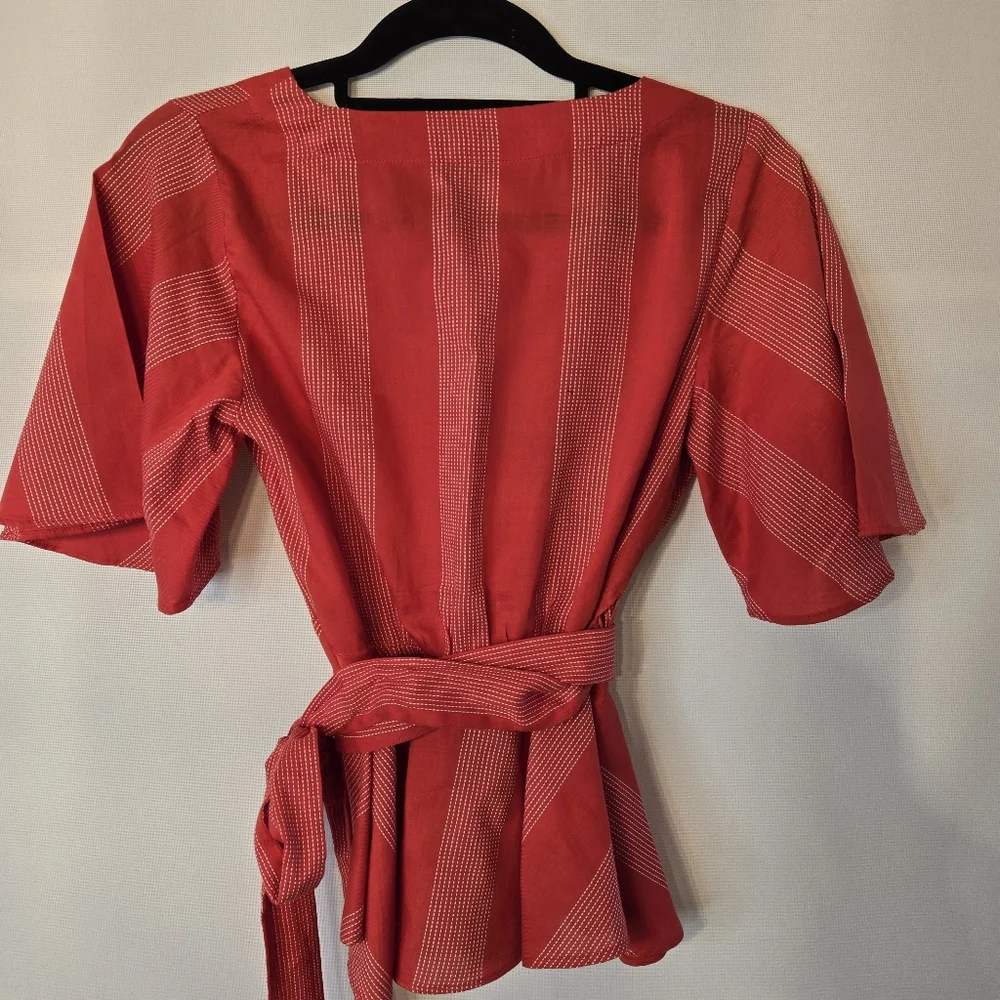 LOFT Size XS V-neck Red belted wrap, flutter sleeves peplum blouse - Picture 4 of 6